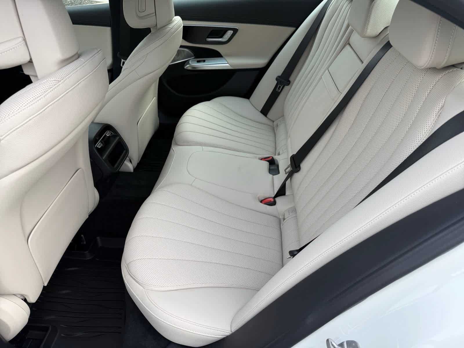 Used 2026 Mercedes-Benz E 350 4MATIC Sedan image 11
