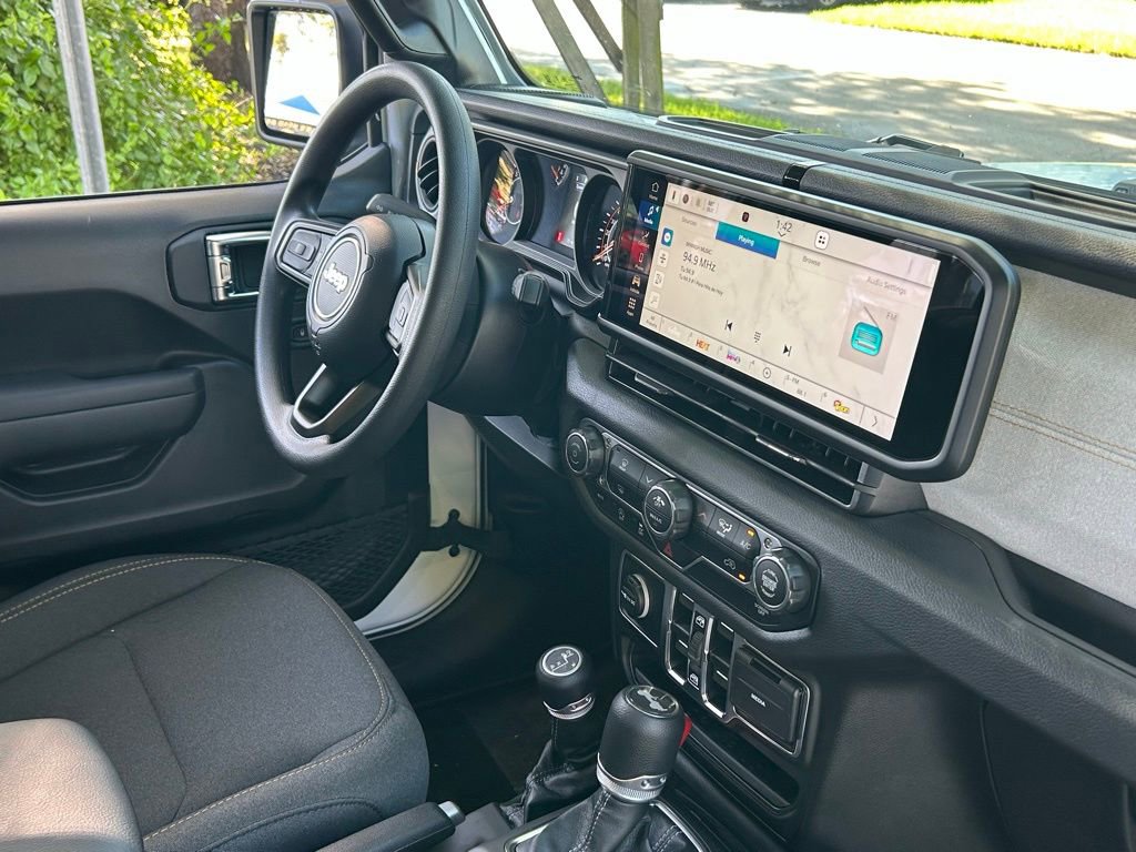 Used 2025 Jeep Wrangler Sport image 28