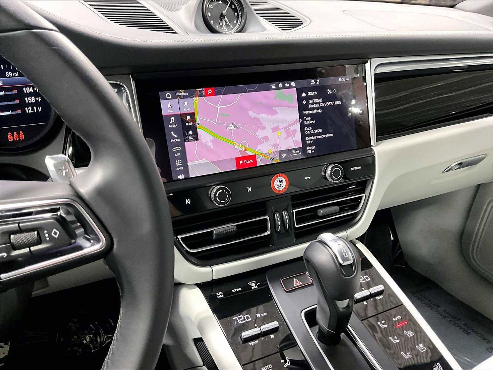 Used 2025 Porsche Macan image 18