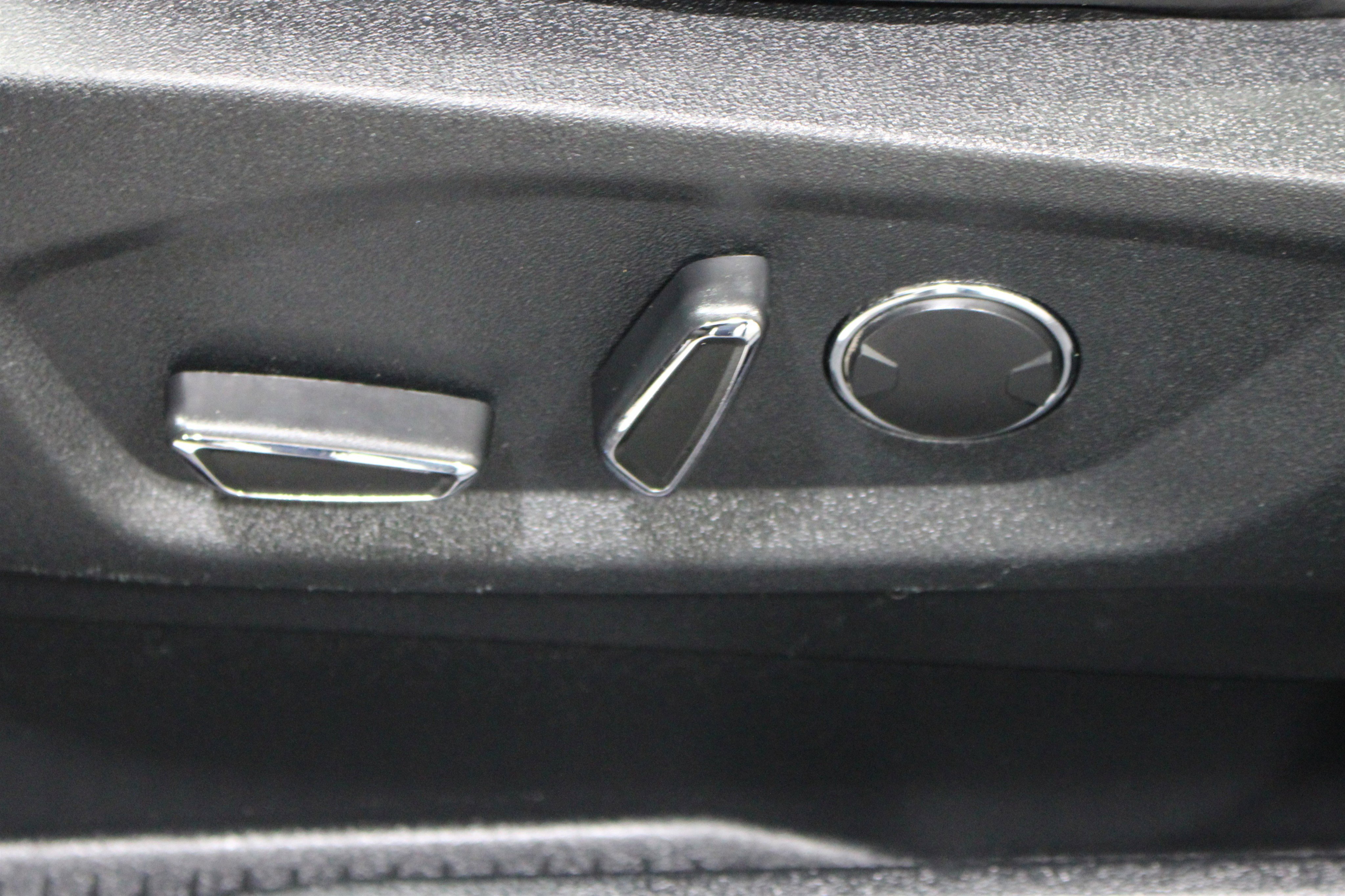 Used 2017 Ford Edge SEL w/ Equipment Group 201A FWD image 5