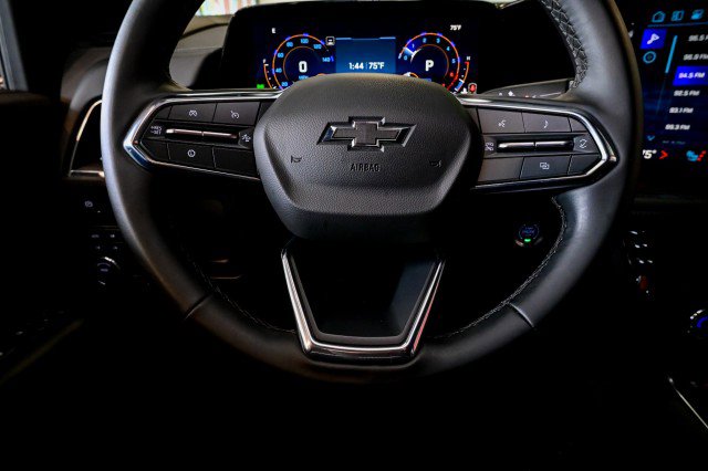 Used 2025 Chevrolet Suburban Z71 AWD/4WD image 34