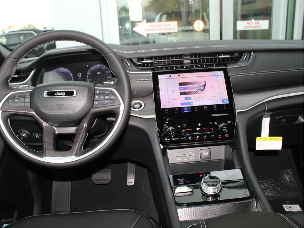 New 2025 Jeep Grand Cherokee Limited image 11