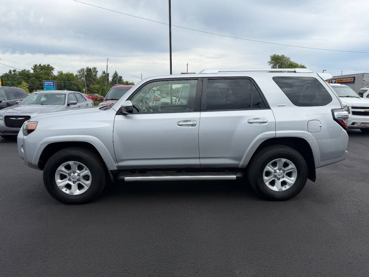 Used 2014 Toyota 4Runner SR5 AWD/4WD image 2