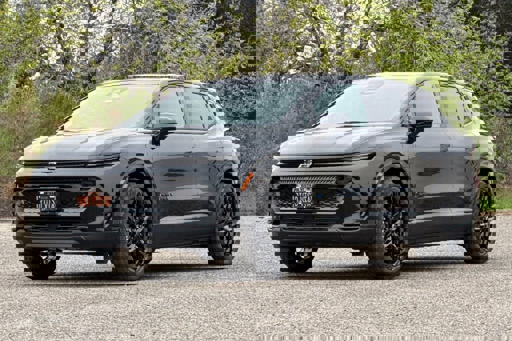 New 2026 Chevrolet Equinox EV LT w/ LPO, Blackout Package image 8