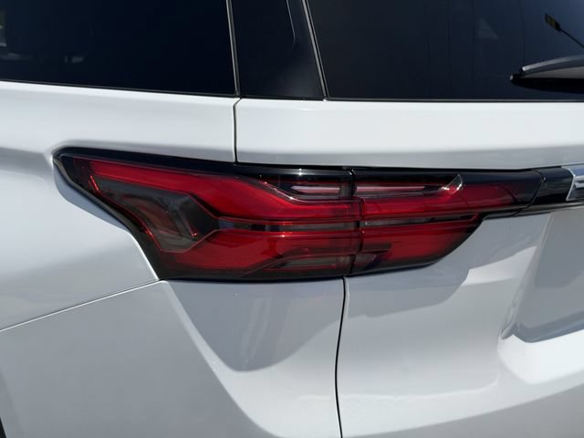 Used 2023 Chevrolet Traverse LS FWD image 14