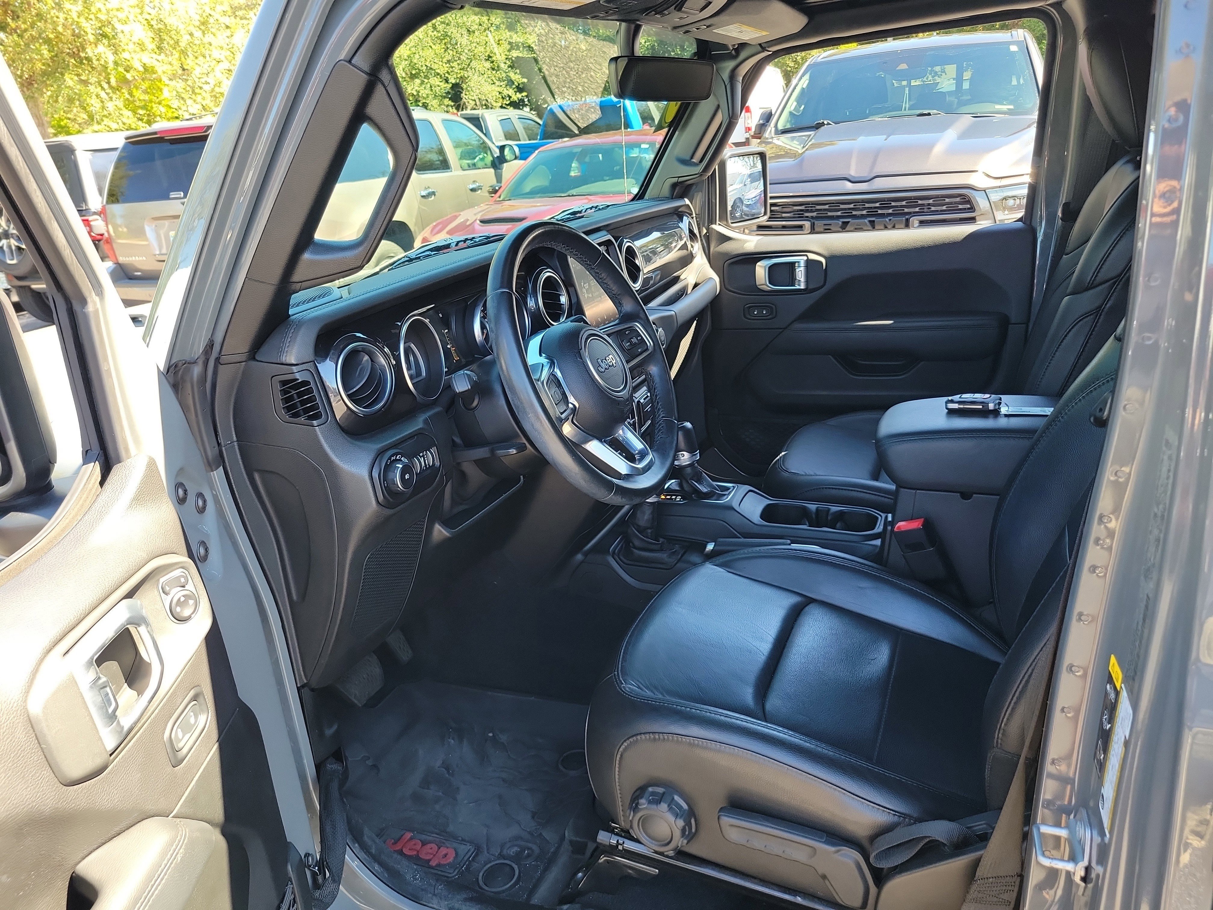 Used 2020 Jeep Wrangler Unlimited Sahara image 21