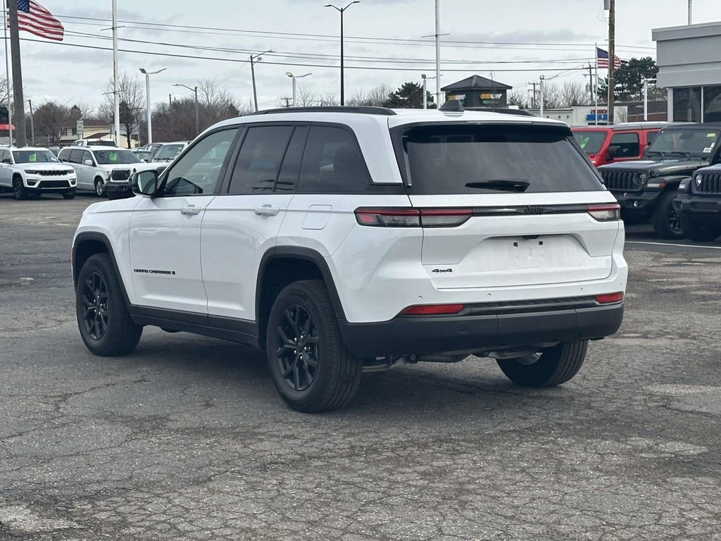 Certified 2024 Jeep Grand Cherokee Altitude AWD/4WD image 6
