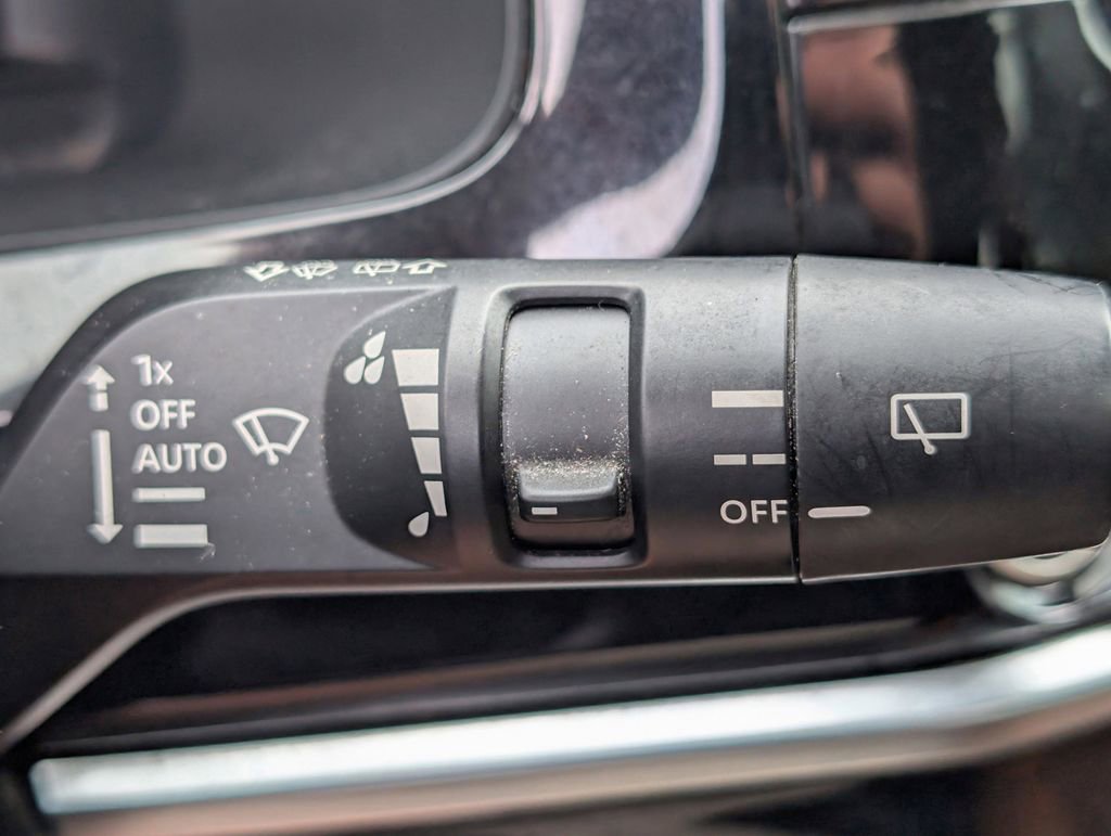 Used 2023 Nissan Pathfinder Platinum w/ Cargo Package image 28