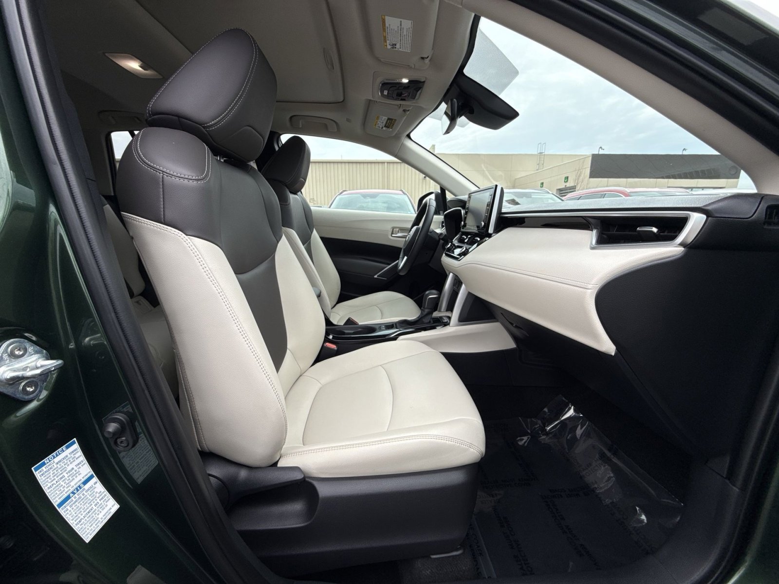 Used 2022 Toyota Corolla Cross XLE w/ Convenience Package image 26