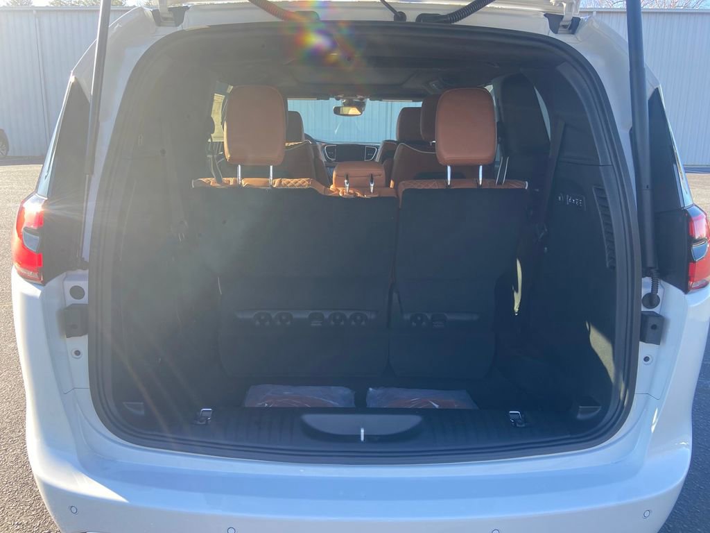 New 2026 Chrysler Pacifica Pinnacle image 9