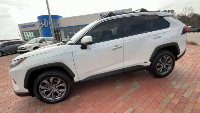 Used 2022 Toyota RAV4 Limited AWD/4WD image 6