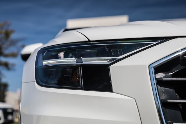 Used 2019 Audi Q8 Premium w/ Convenience Package AWD/4WD image 11