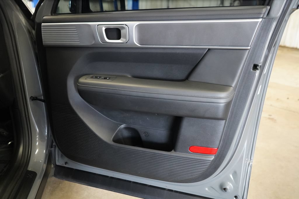 Used 2025 Hyundai Santa Fe SEL FWD image 19