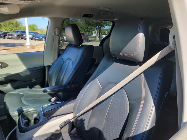 Used 2018 Chrysler Pacifica Touring-L Plus w/ Advanced Safetytec Group FWD image 13