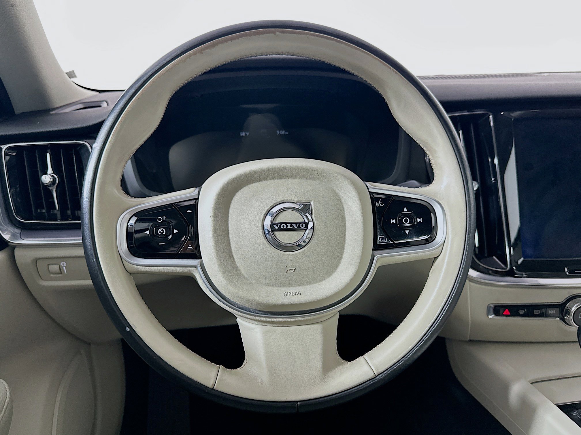 Used 2020 Volvo S60 T6 Momentum image 18