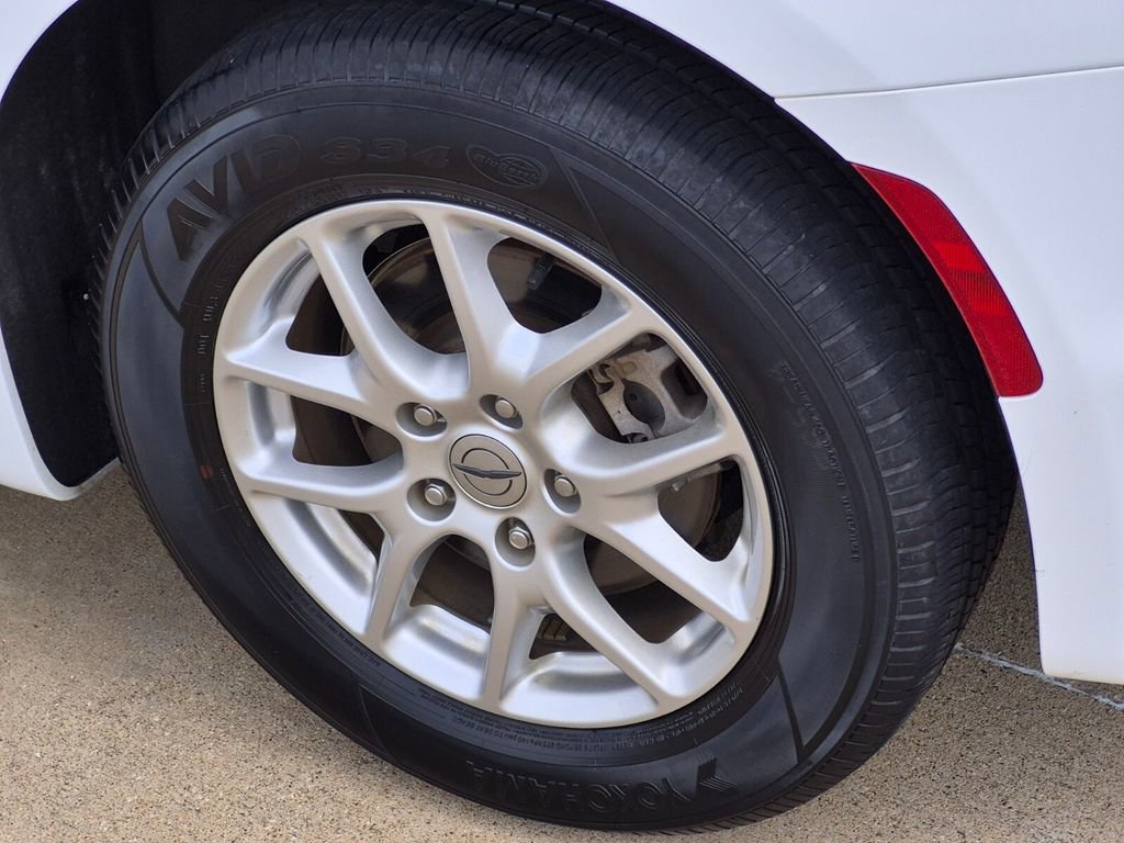 Used 2023 Chrysler Pacifica Touring-L FWD image 7