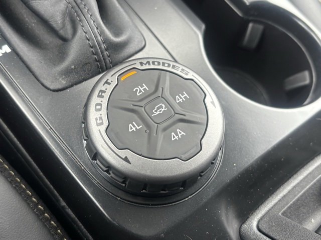 Used 2025 Ford Bronco Badlands image 31