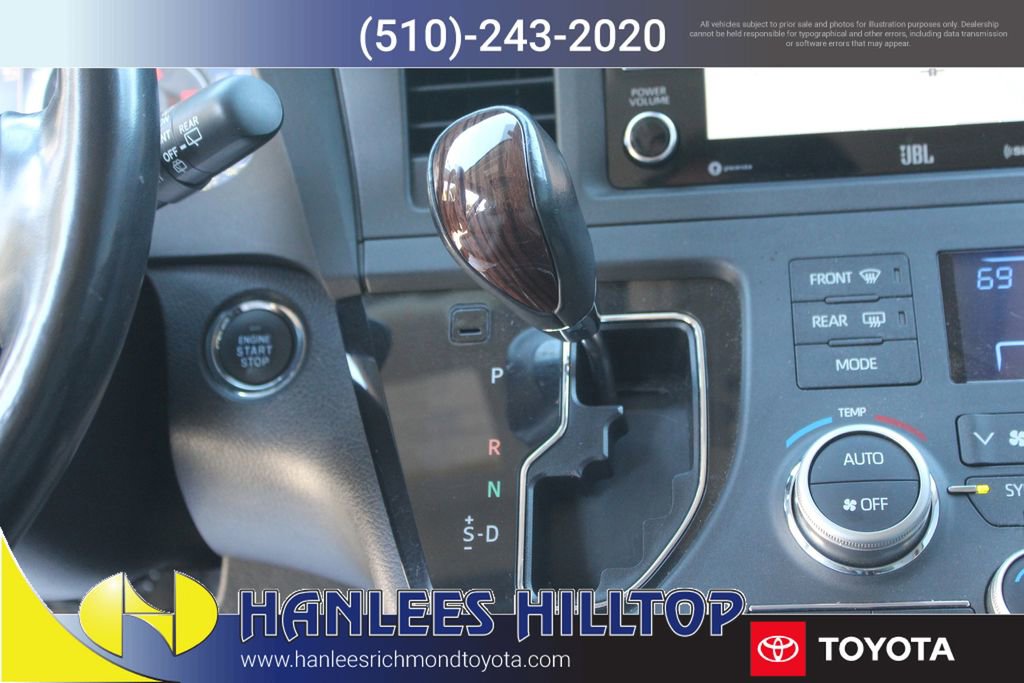 Used 2018 Toyota Sienna Limited w/ Carpet Mat Package image 28