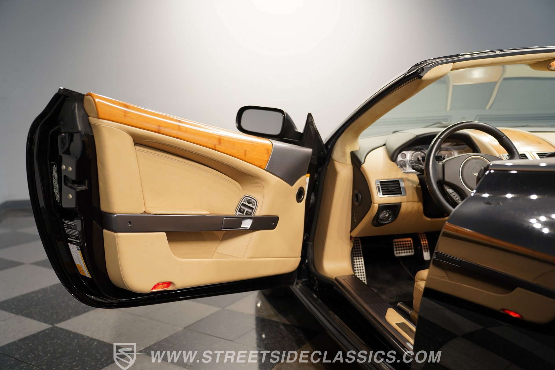 Used 2007 Aston Martin DB9 Volante RWD image 37