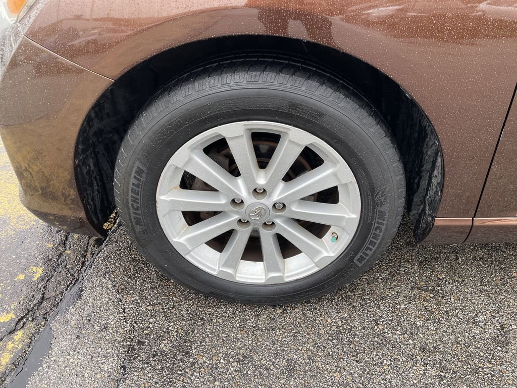 Used 2012 Toyota Venza XLE w/ XLE Premium Pkg AWD/4WD image 9