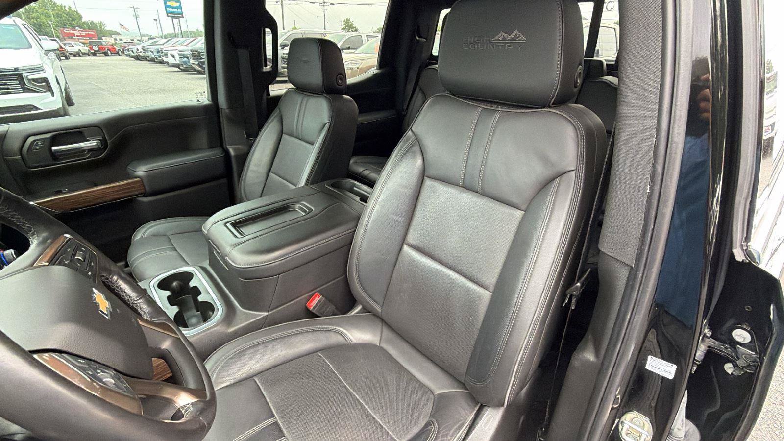 Used 2020 Chevrolet Silverado 1500 High Country w/ Technology Package AWD/4WD image 4