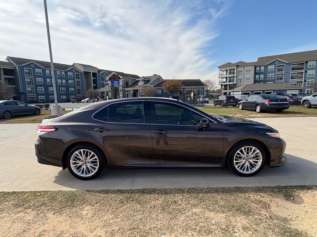 Used 2018 Toyota Camry XLE image 9