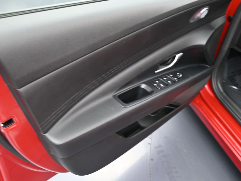 Certified 2023 Hyundai Elantra SEL w/ Preferred Accessory Package image 13