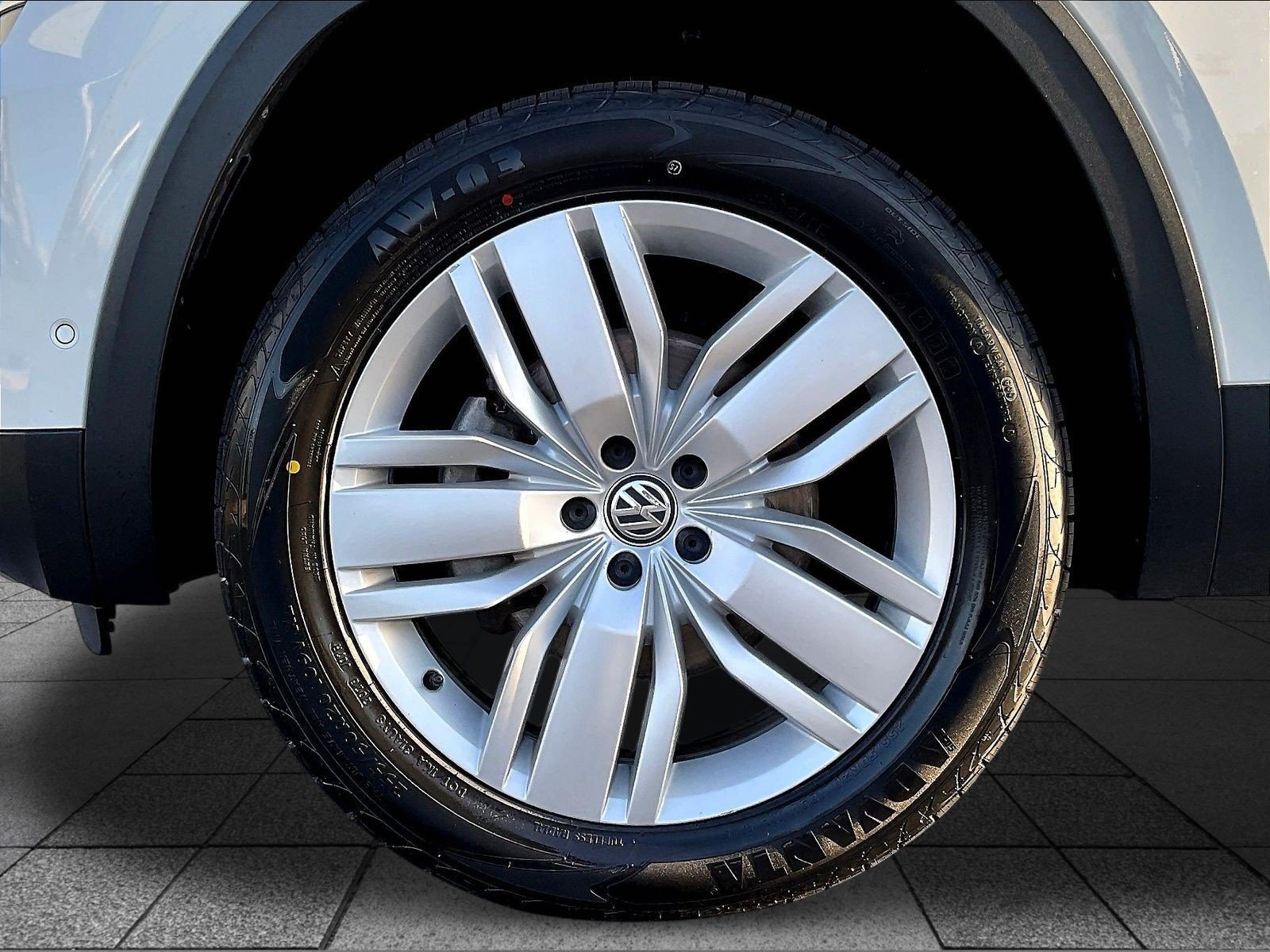 Used 2018 Volkswagen Atlas SEL Premium AWD/4WD image 38