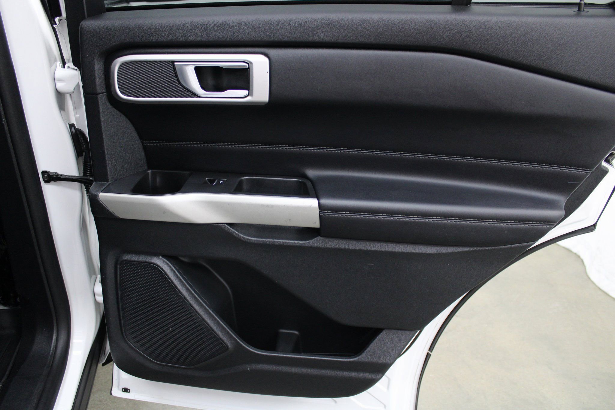 Used 2021 Ford Explorer XLT w/ Equipment Group 202A image 25