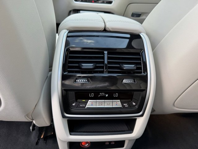 Used 2025 BMW X7 M60i image 25