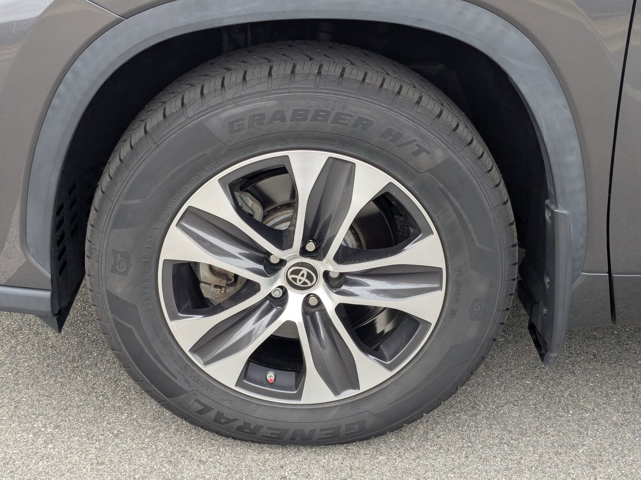 Used 2022 Toyota Highlander XLE image 10
