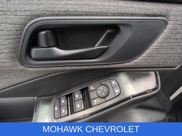 Used 2023 Nissan Rogue S AWD/4WD image 23