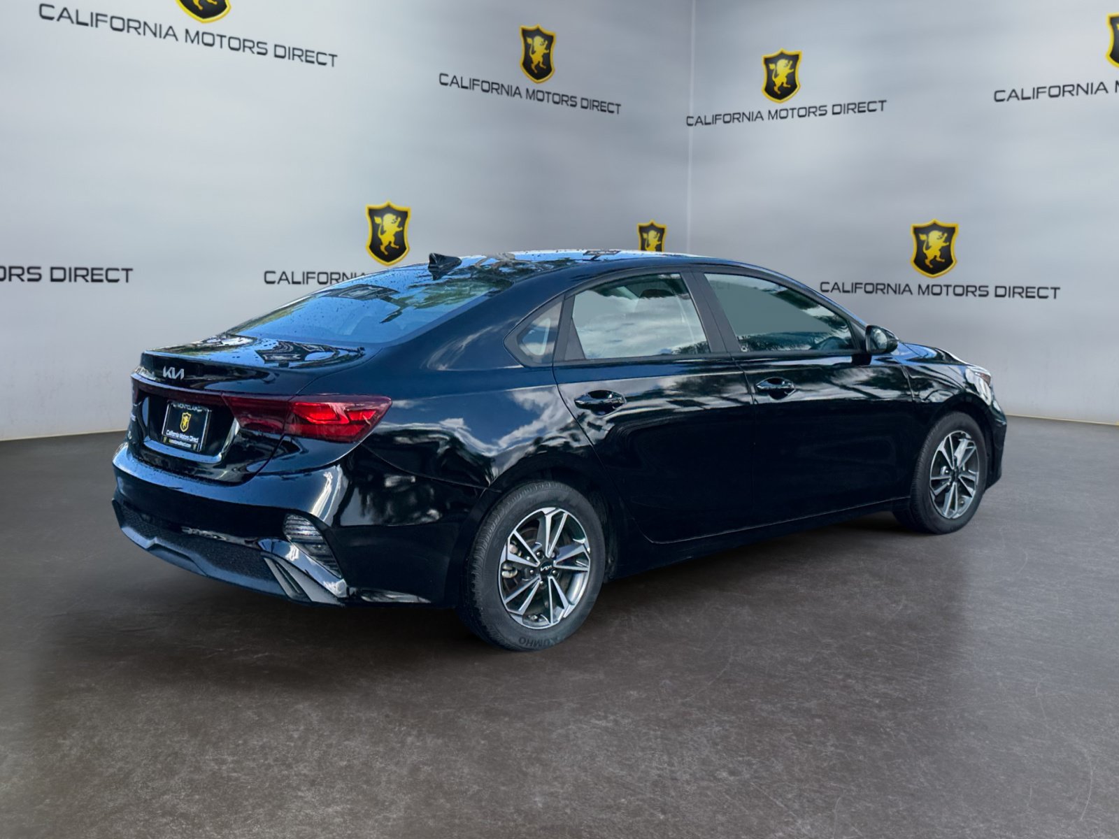 Used 2023 Kia Forte LXS w/ LXS Technology Package FWD image 5