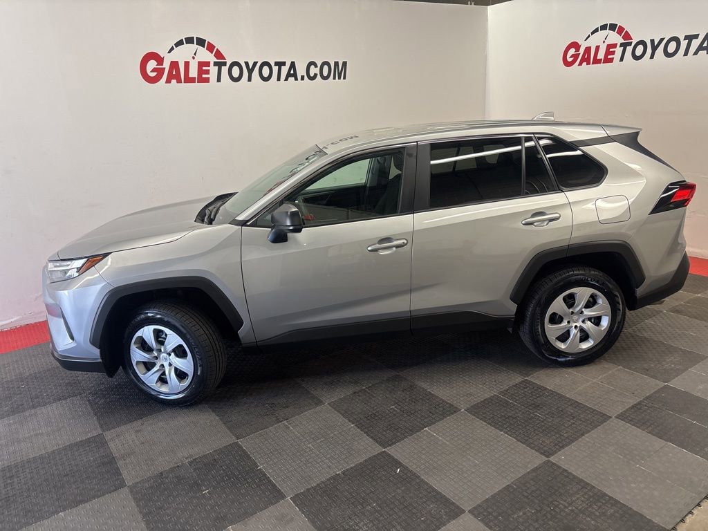 Used 2023 Toyota RAV4 LE AWD/4WD image 9