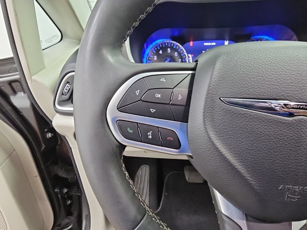 Used 2023 Chrysler Pacifica Touring-L FWD image 26
