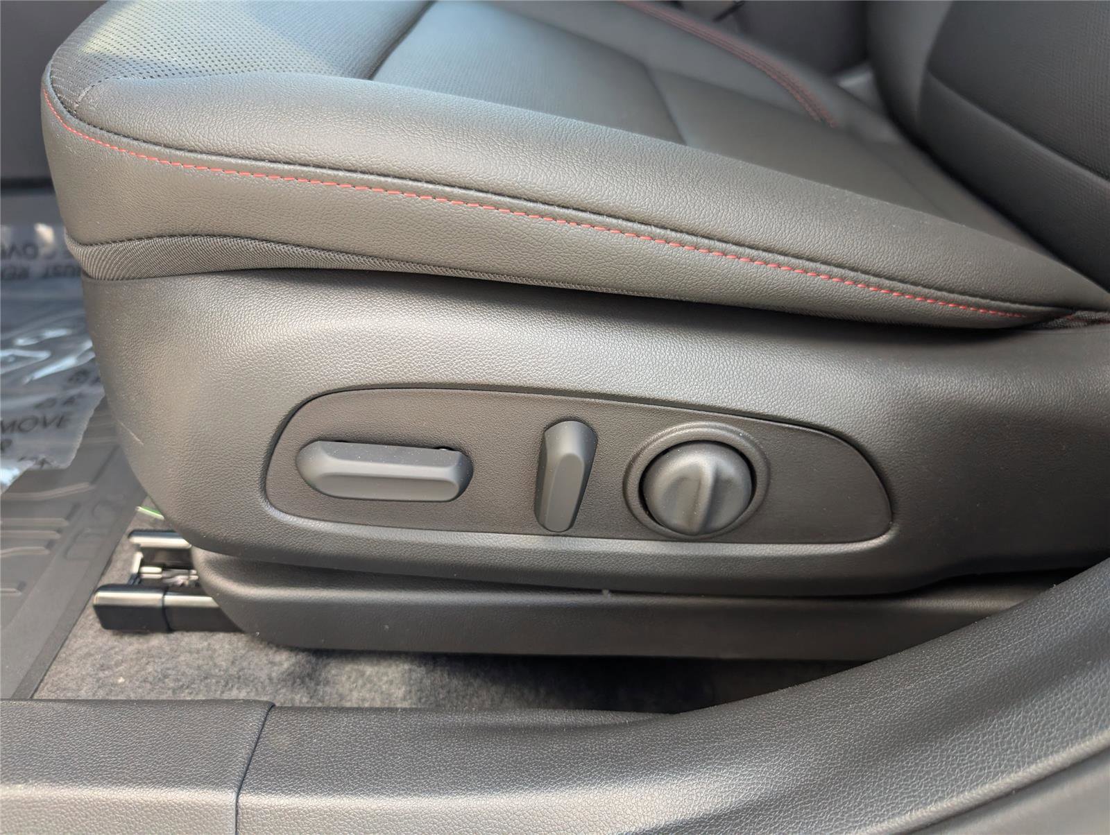 New 2026 Chevrolet Trax RS w/ Sunroof Package image 34