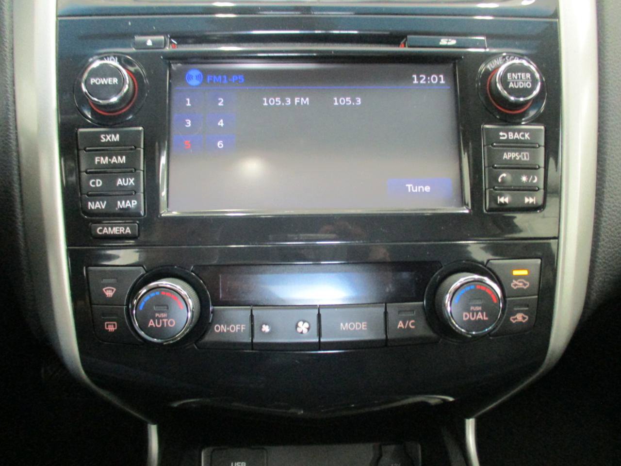 Used 2015 Nissan Altima 2.5 SL w/ Technology Package FWD image 24