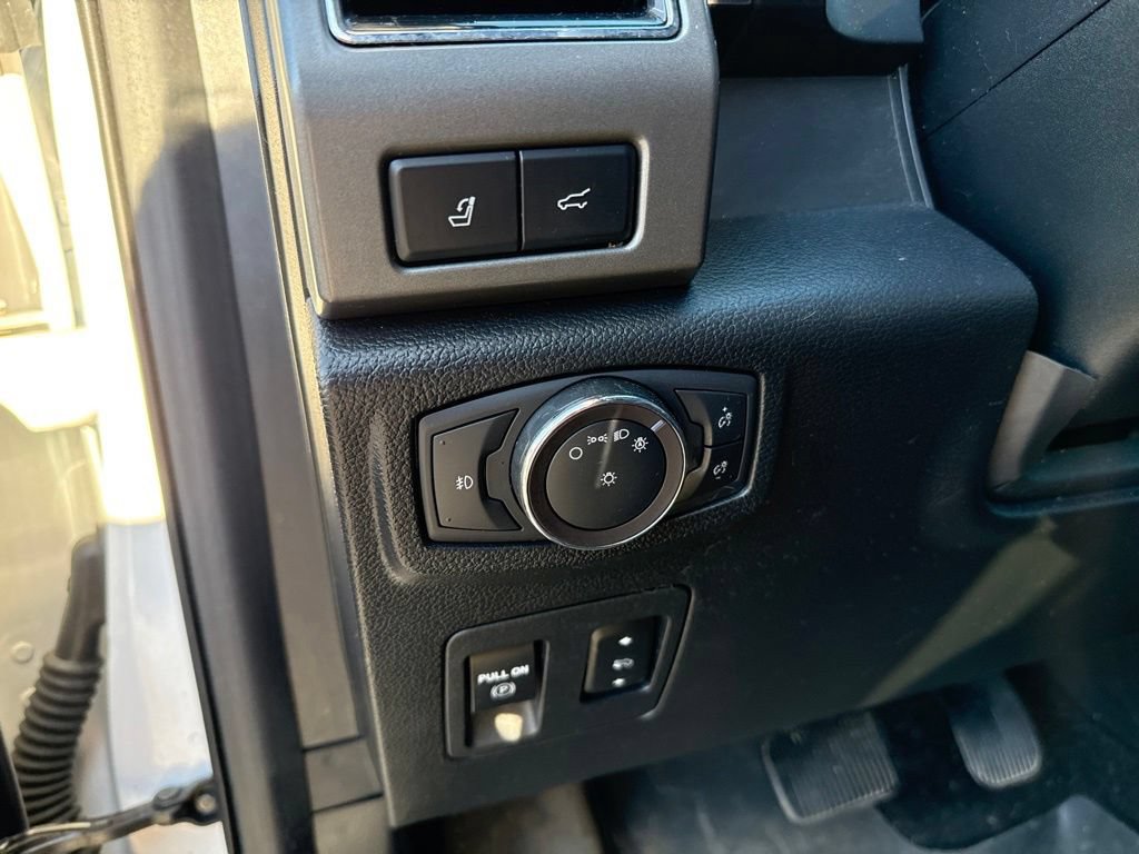 Used 2019 Ford Expedition XLT w/ Equipment Group 202A AWD/4WD image 17