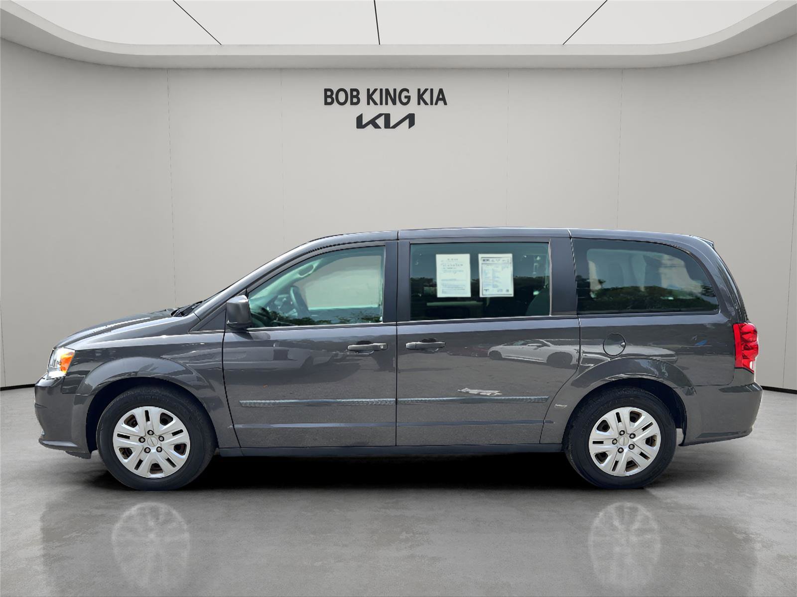 Used 2015 Dodge Grand Caravan American Value Package FWD image 2