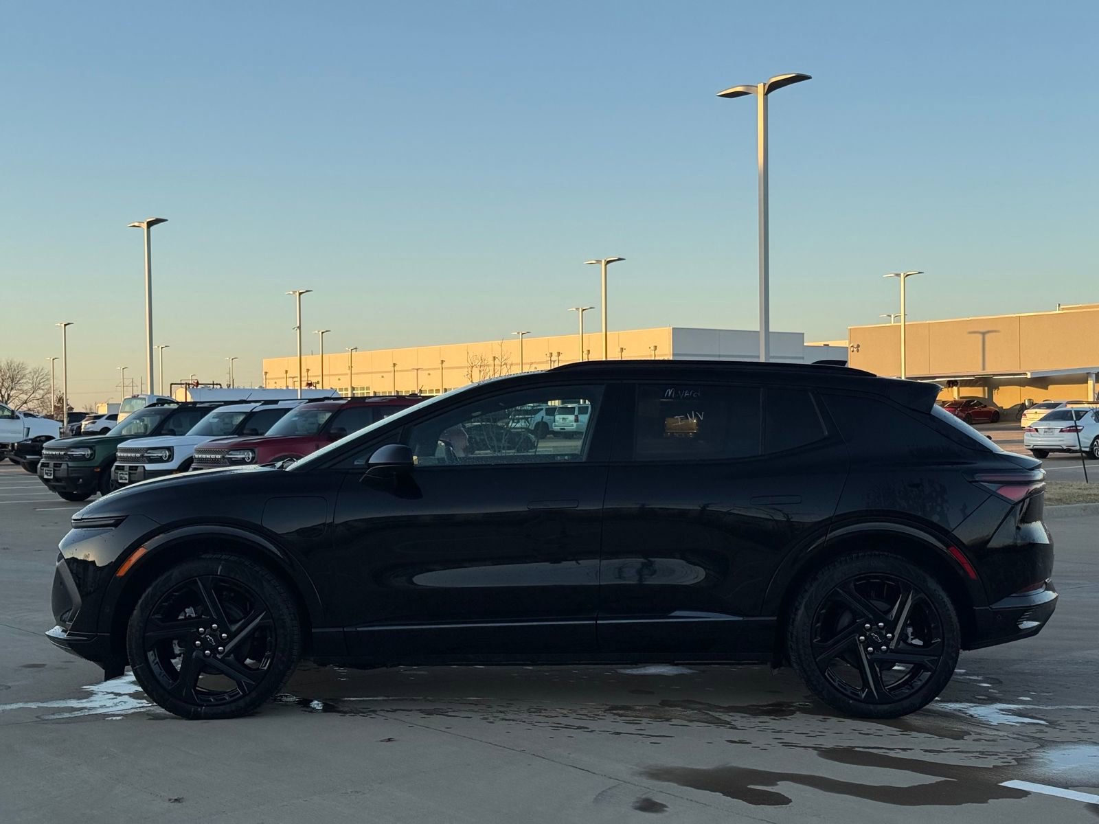 Used 2024 Chevrolet Equinox EV RS image 4