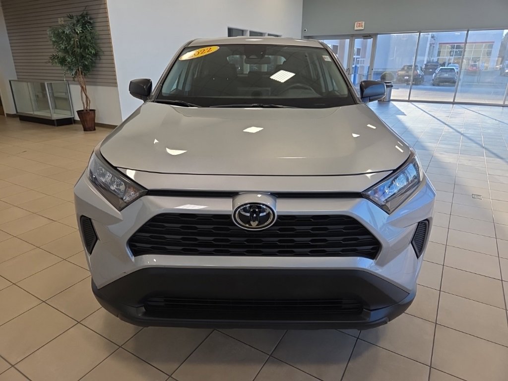 Used 2022 Toyota RAV4 LE image 4