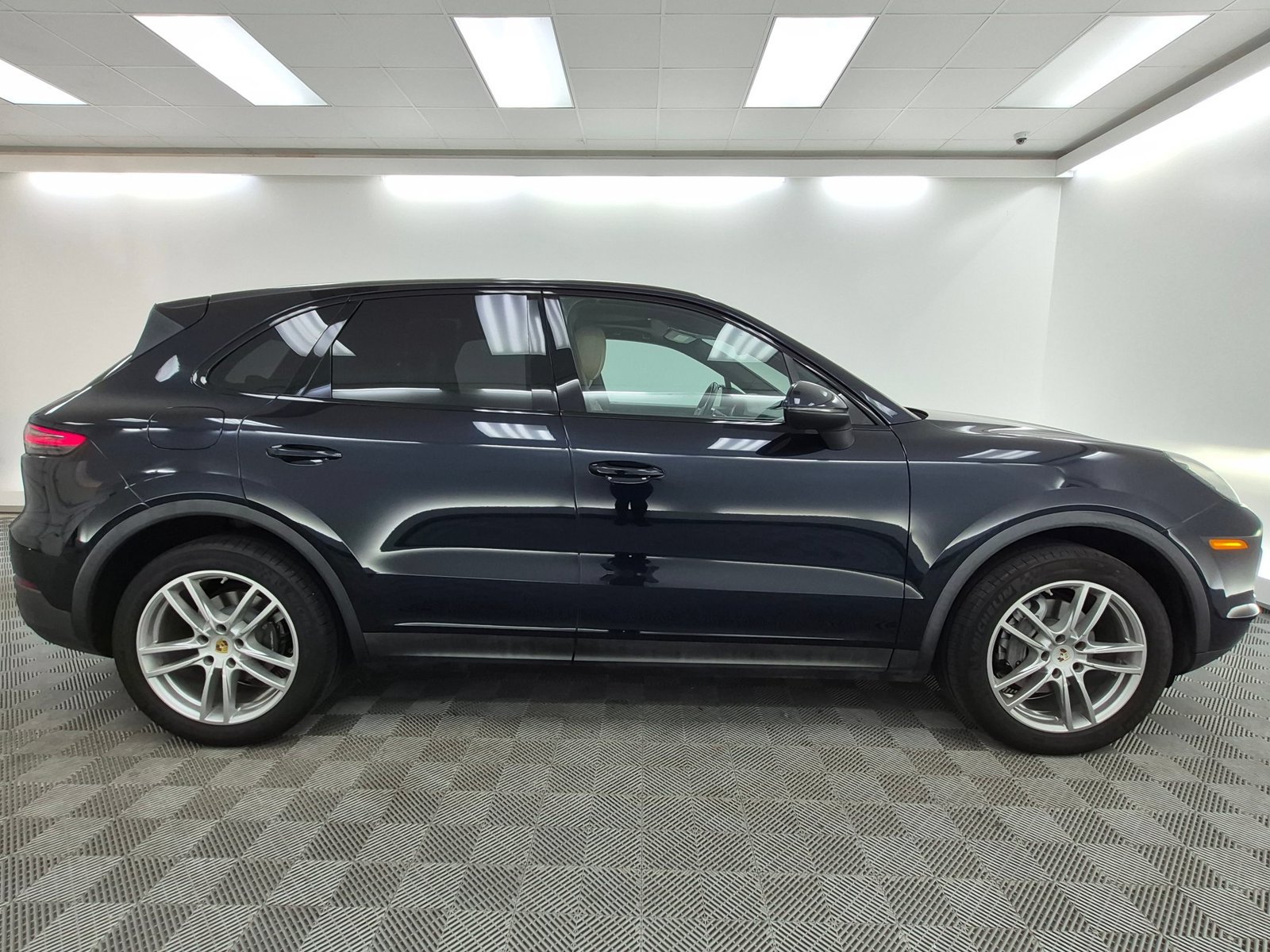 Used 2019 Porsche Cayenne AWD/4WD image 8