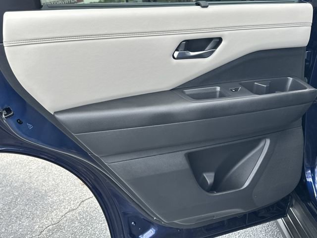 Used 2022 Nissan Pathfinder Platinum w/ Lighting Package (N93) image 5