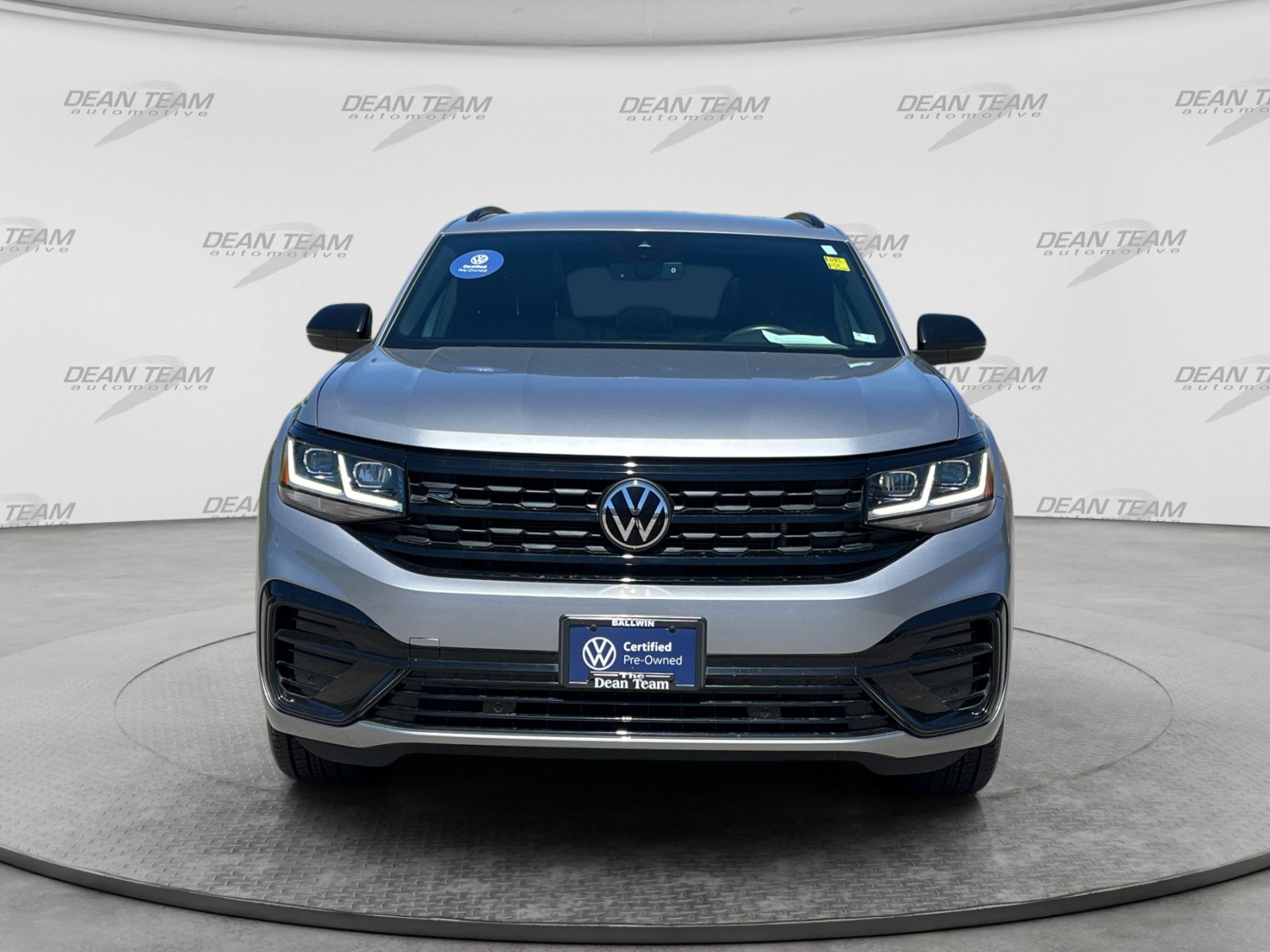Certified 2023 Volkswagen Atlas Cross Sport SEL R-Line AWD/4WD image 2