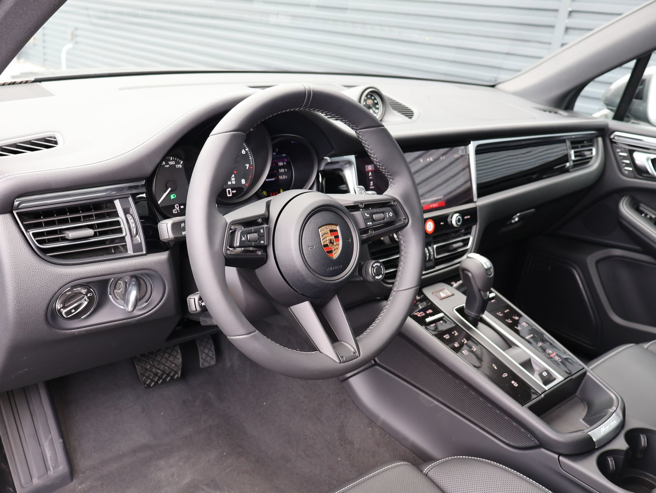 New 2026 Porsche Macan Turbo AWD/4WD image 4