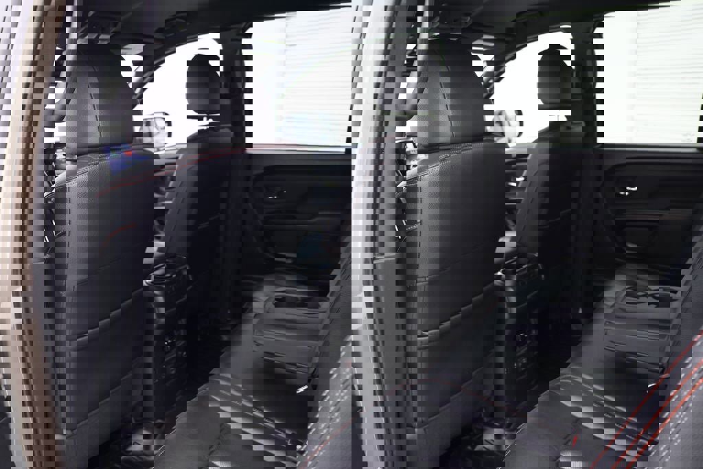 Used 2023 Nissan Titan PRO-4X w/ Pro-4x Convenience Package image 16