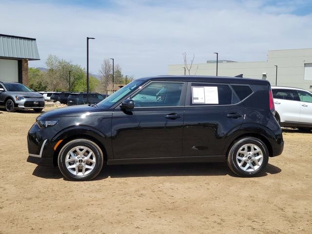 Used 2025 Kia Soul LX w/ LX Technology Package FWD image 2