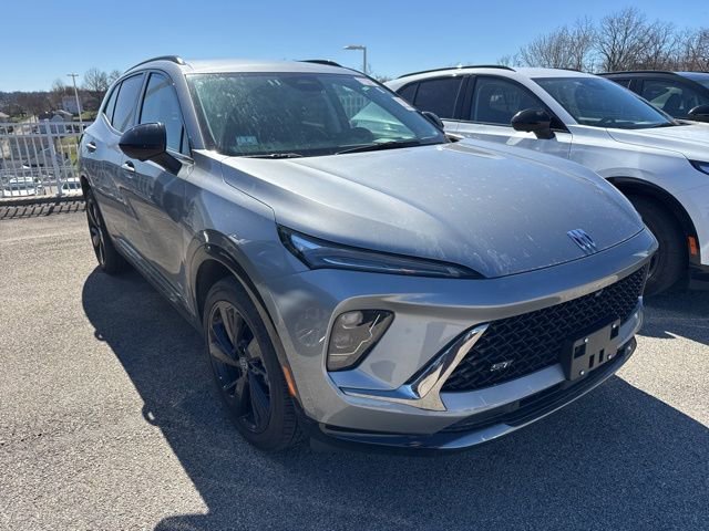 Used 2025 Buick Envision Sport Touring image 3