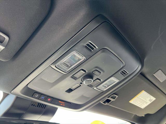 Used 2025 Chevrolet Suburban Premier AWD/4WD image 30