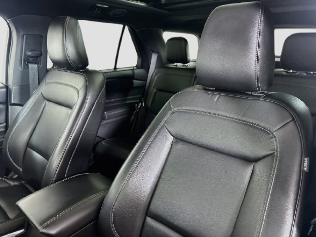 Used 2020 Ford Explorer XLT w/ Equipment Group 202A AWD/4WD image 24